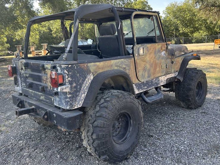 #13-•-1987-amc-jeep-2-door-image-4