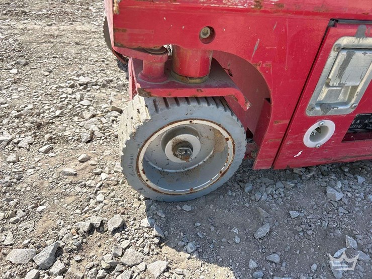 mec-scissor-lift-image-18