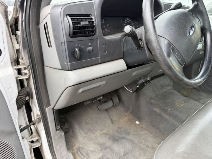 2006-ford-f350-xl-image-23
