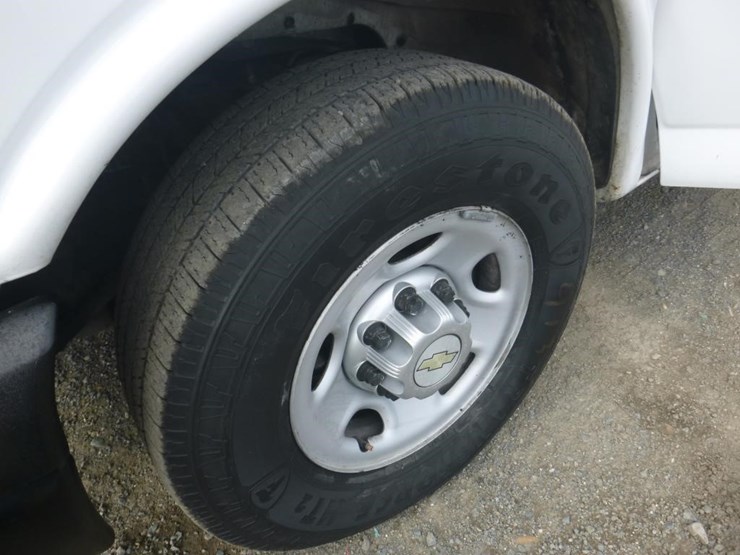 2010-chevrolet-express-2500-image-12