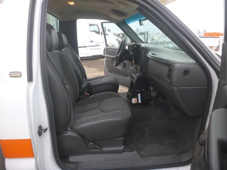 2003-chevrolet-3500-image-10