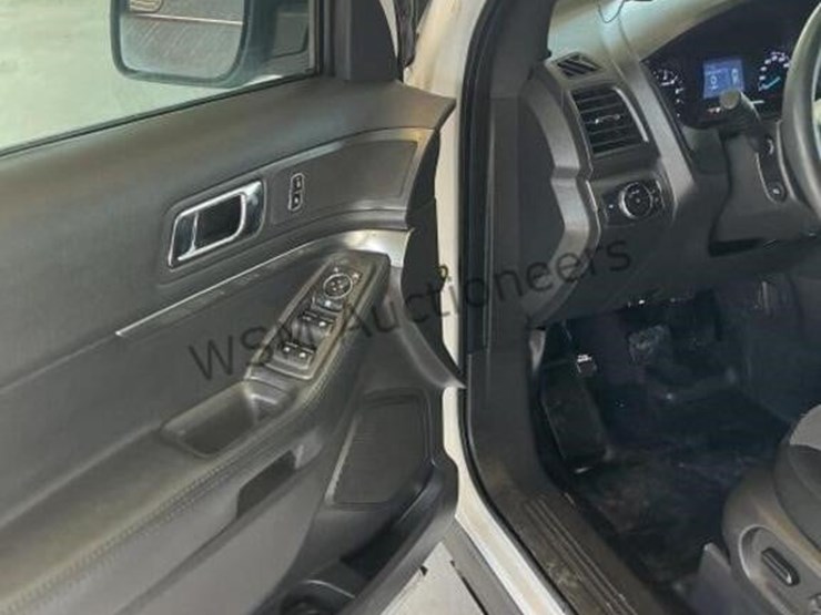 2014-ford-explorer-image-25