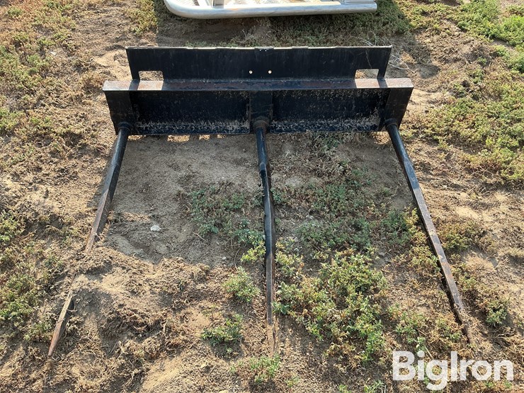 skid-steer-bale-spear-attachment-image-2