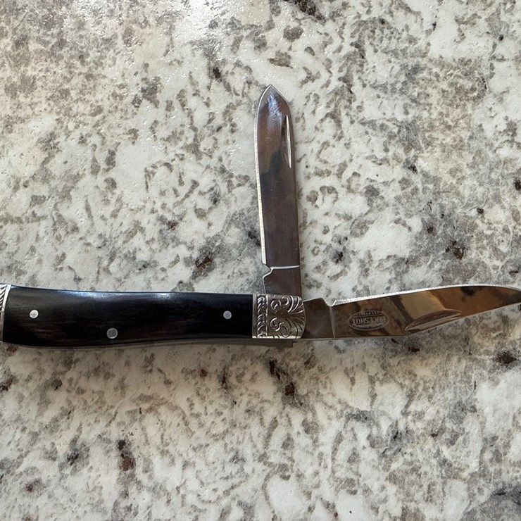 #1046 • Buckshot pocket knife