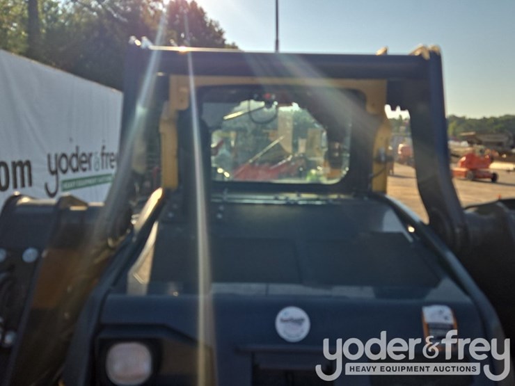 2019-deere-324g-image-21
