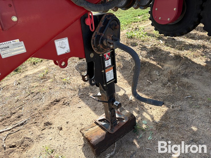 2015-titan-yieldtrac-tm24r-30-precision-tracked-planter-image-13