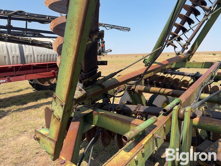 john-deere-330-image-18
