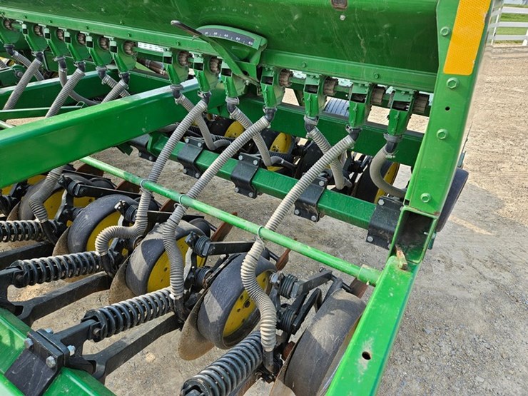 john-deere-750-image-32