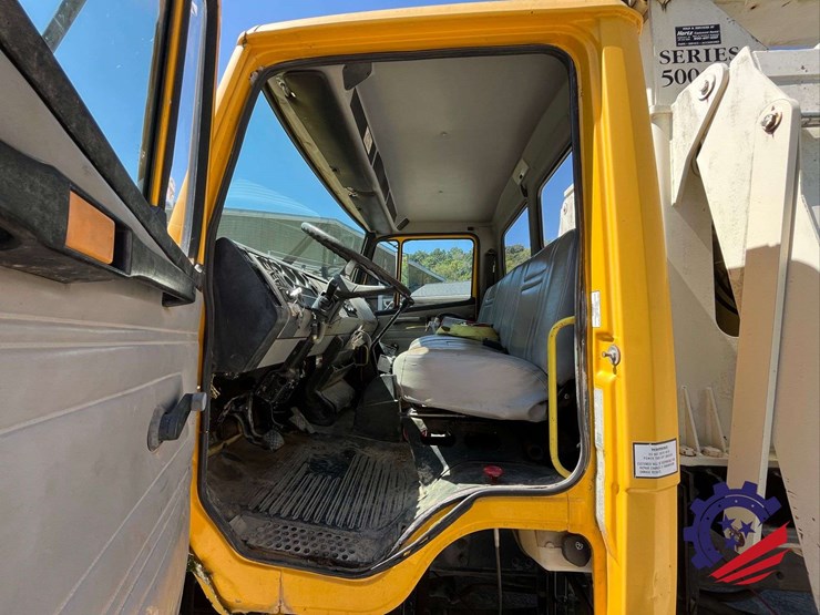 1999-freightliner-fl70-image-72
