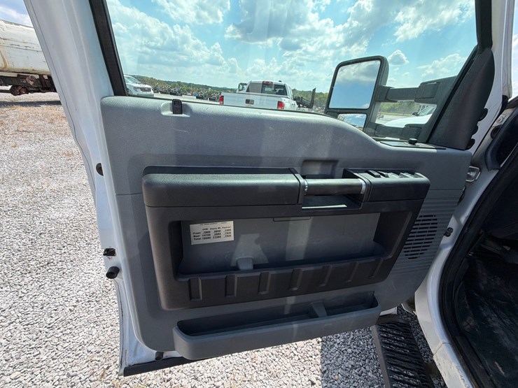 2012-ford-f550-image-15
