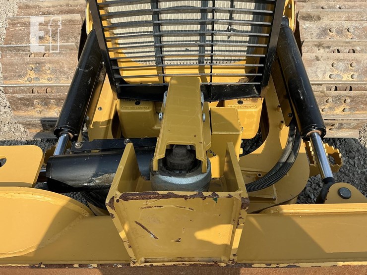 2023-caterpillar-d1-image-12