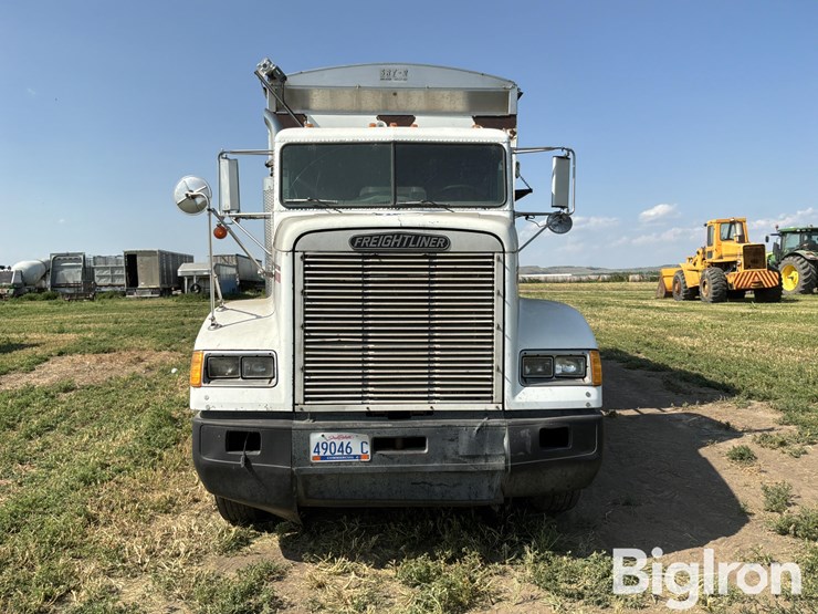 1990-freightliner-fld120-image-2
