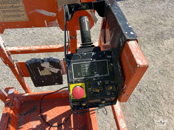 jlg-scissor-lift-image-15