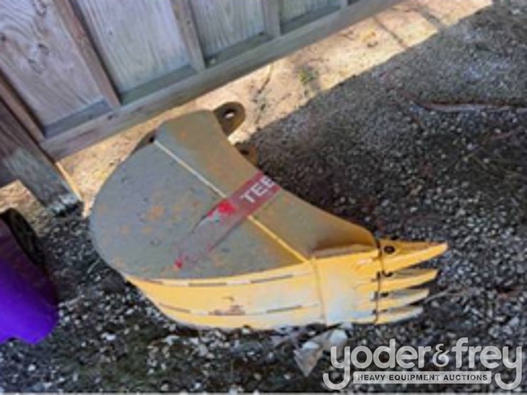 2022-deere-410l-image-13