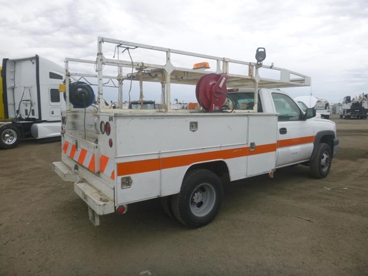 2003-chevrolet-3500-image-3