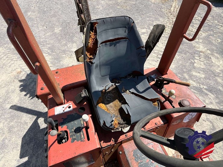 2001-ditch-witch-3700-image-33