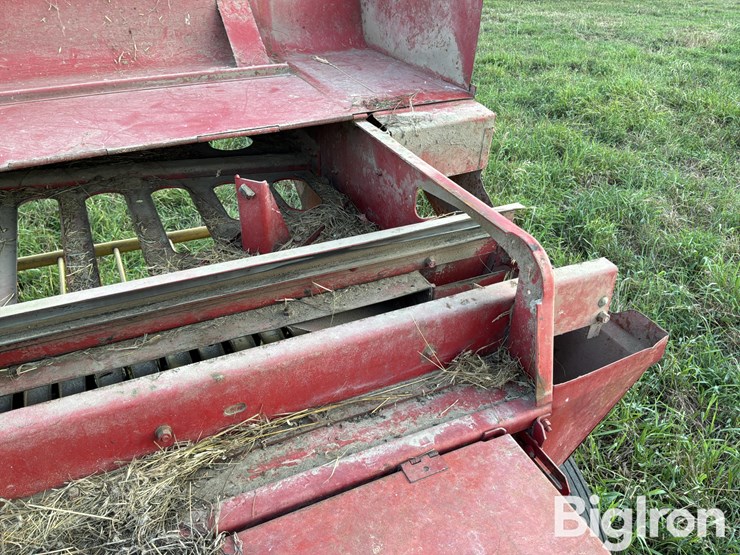 new-holland-hayliner-273-image-16