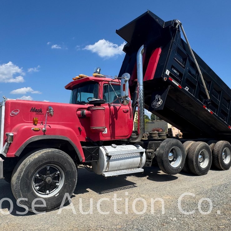 1988 Mack Superliner Tri Axle Dump Truck V8 500 mack engine (Ashland, VA)