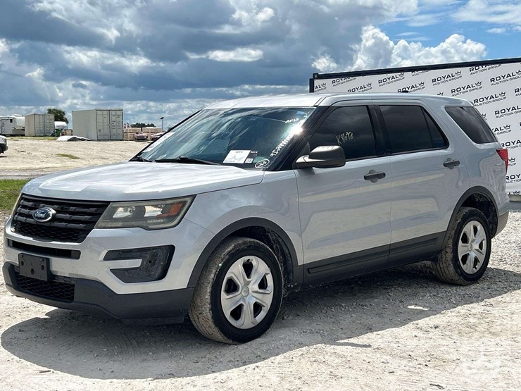 2017-ford-explorer-image-1