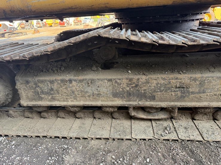 deere-200c-lc-image-11