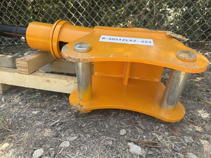 #52-•-cat305-16"-excavator-auger-image-4