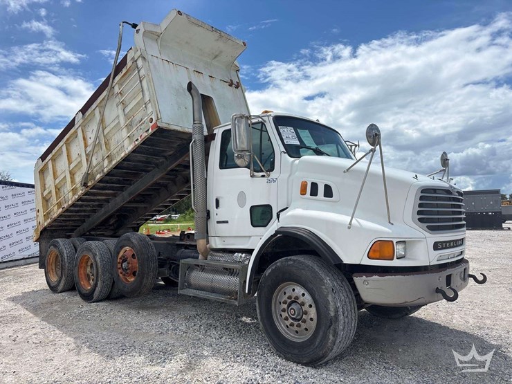 2009-sterling-l9500-image-2