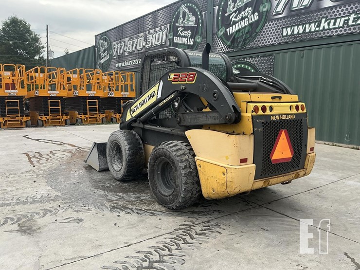 2018-new-holland-l228-image-2