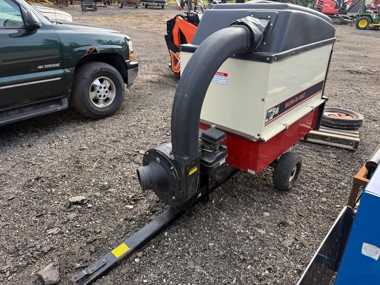 #740-•-agri-fab-mow-n-vac-tow-behind-leaf-vacuum-image-1