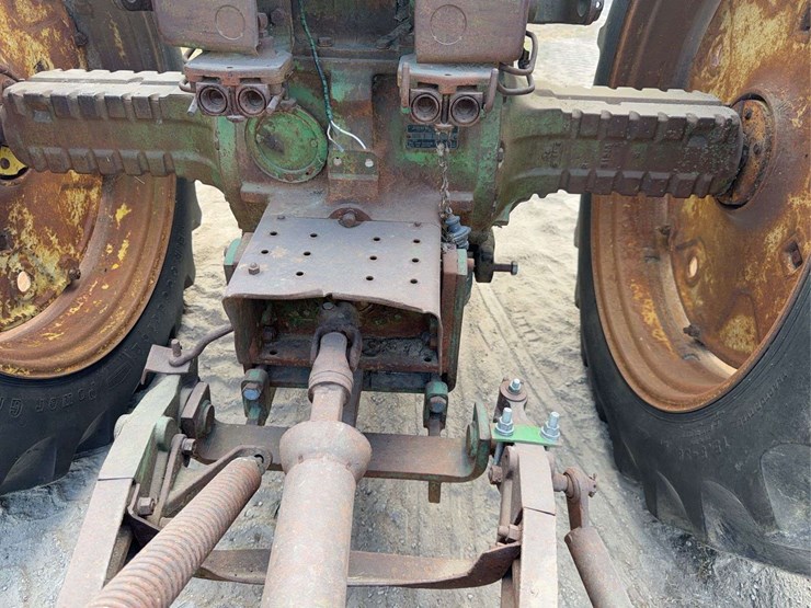 john-deere-3010-image-41