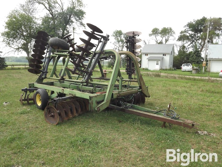 john-deere-230-image-3