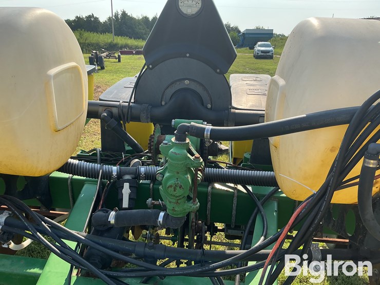 john-deere-1750-image-10