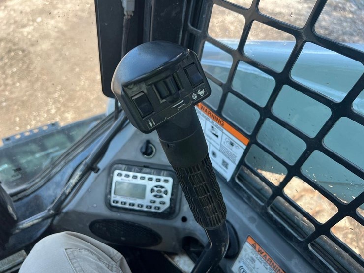 2022-bobcat-s740-image-21
