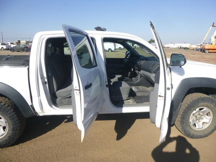2013-toyota-tacoma-image-16