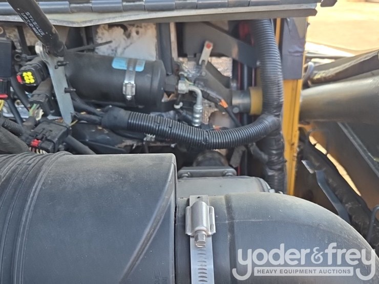 2019-deere-324g-image-20