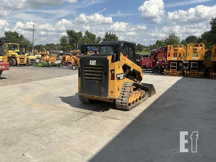 2015-caterpillar-259d-image-4