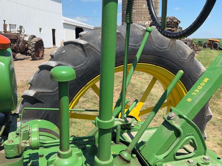 john-deere-b-image-34