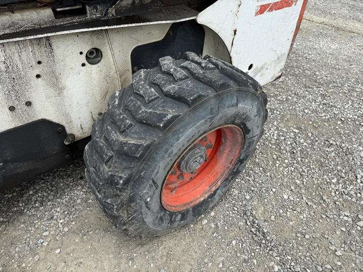 2005-bobcat-s250-image-15