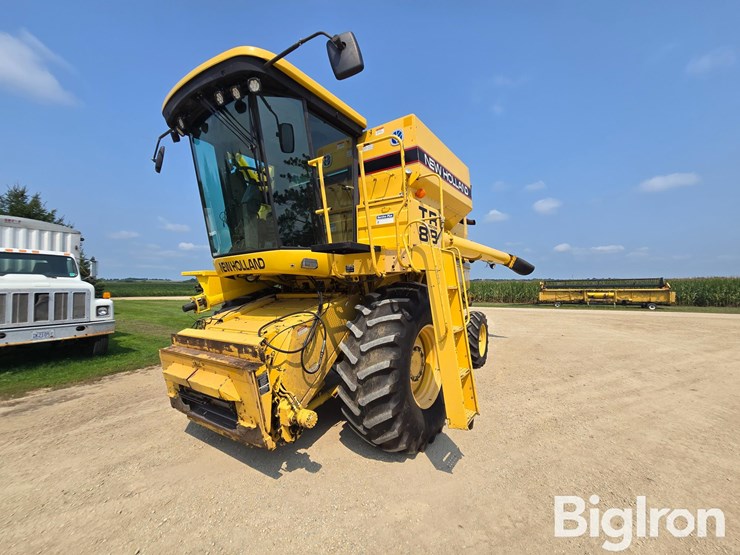1996-new-holland-tr88-image-1