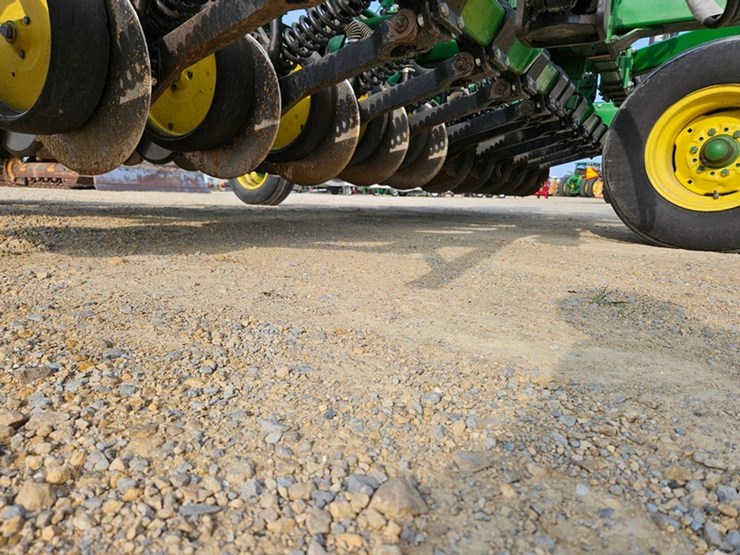 john-deere-750-image-19