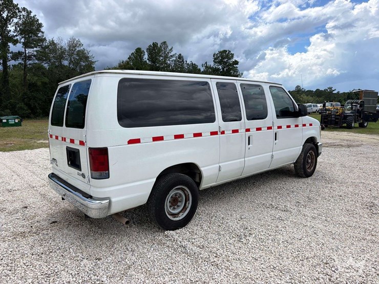 2009-ford-e150-image-4