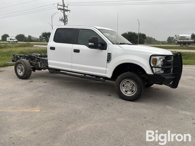 2019-ford-f350-xl-image-3
