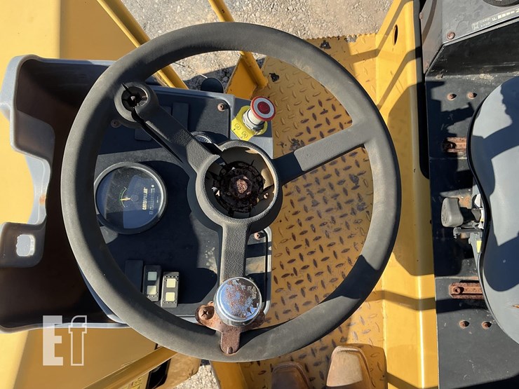 2010-caterpillar-cb34xw-image-10