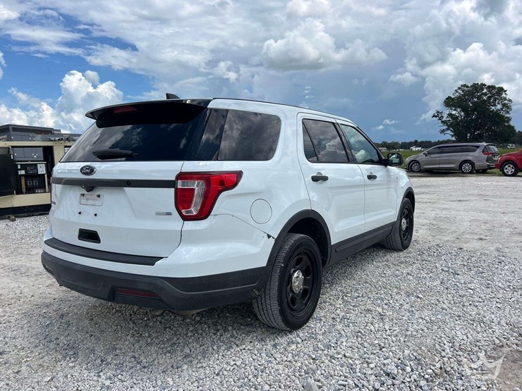 2018-ford-explorer-image-3