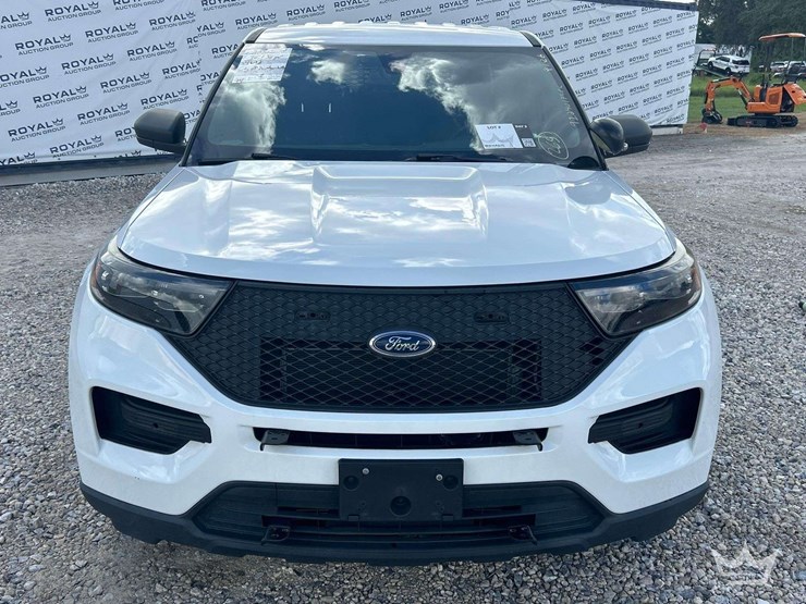 2020-ford-explorer-image-26