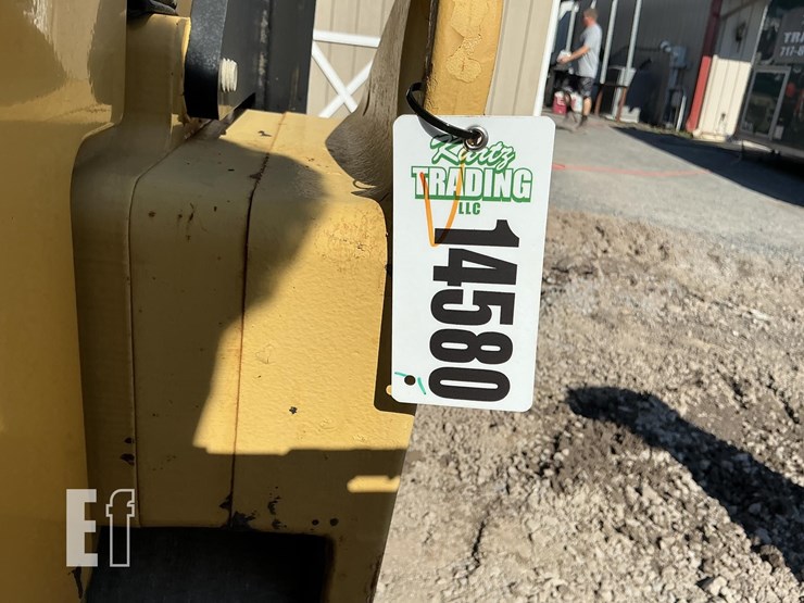 2010-caterpillar-cb34xw-image-16