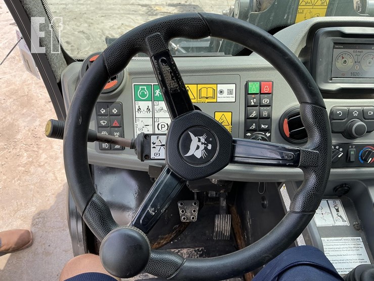 2022-bobcat-toolcat-uw56-image-15
