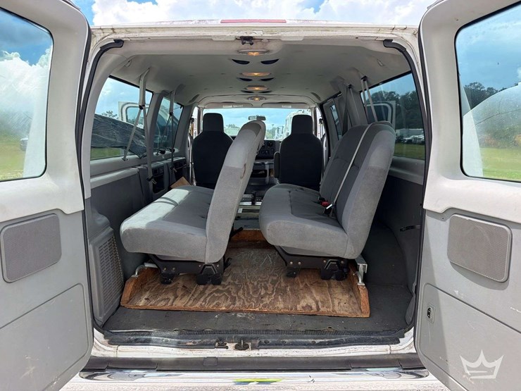 2009-ford-e150-image-15