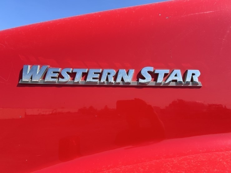 2015-western-star-4900sb-image-10