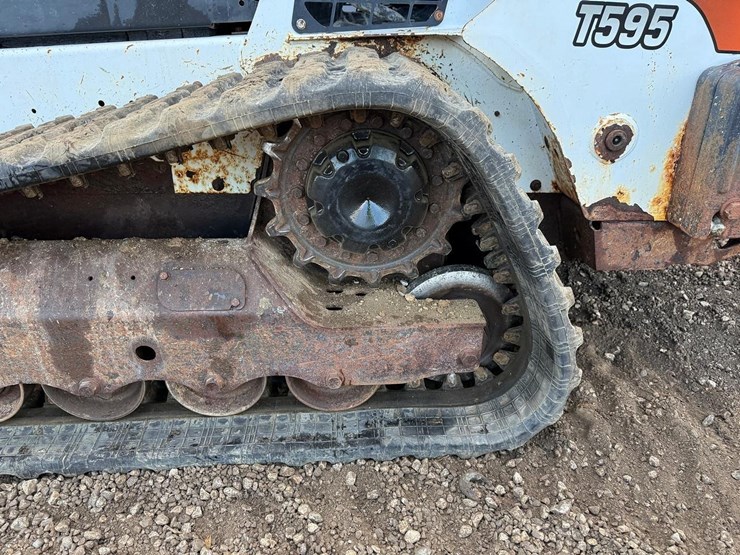 2020-bobcat-t595-image-18
