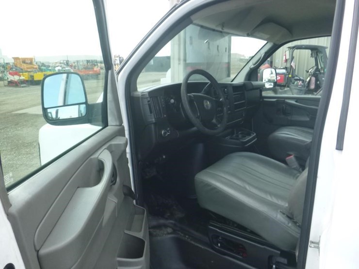 2010-chevrolet-express-2500-image-5